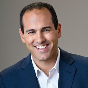 AR-ES-006.2_headshot_robert-chisena_560x560